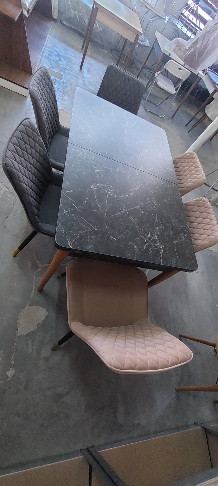 Разтегателна трапезна маса